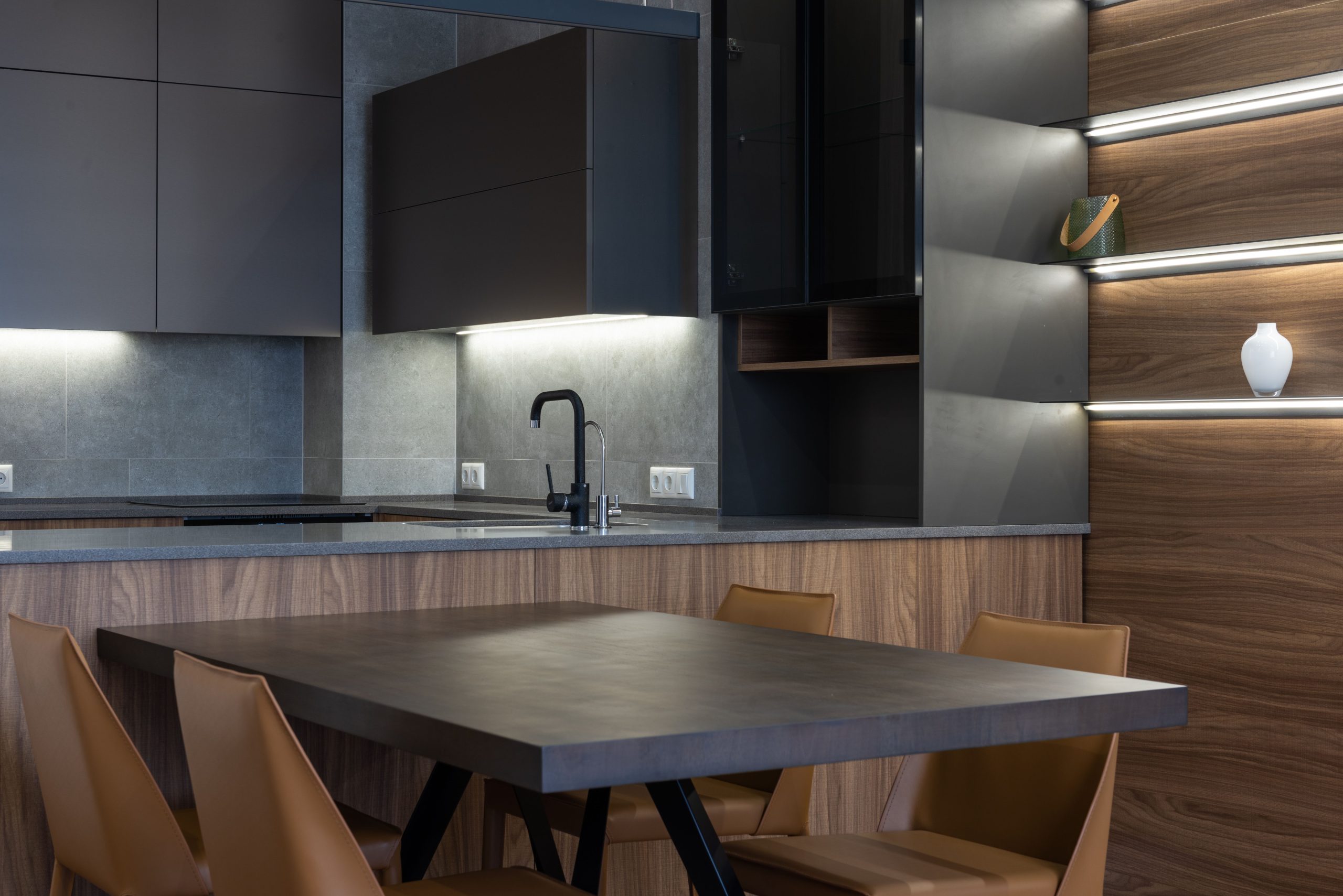 Vaisselier noir design salle à manger avec rangements