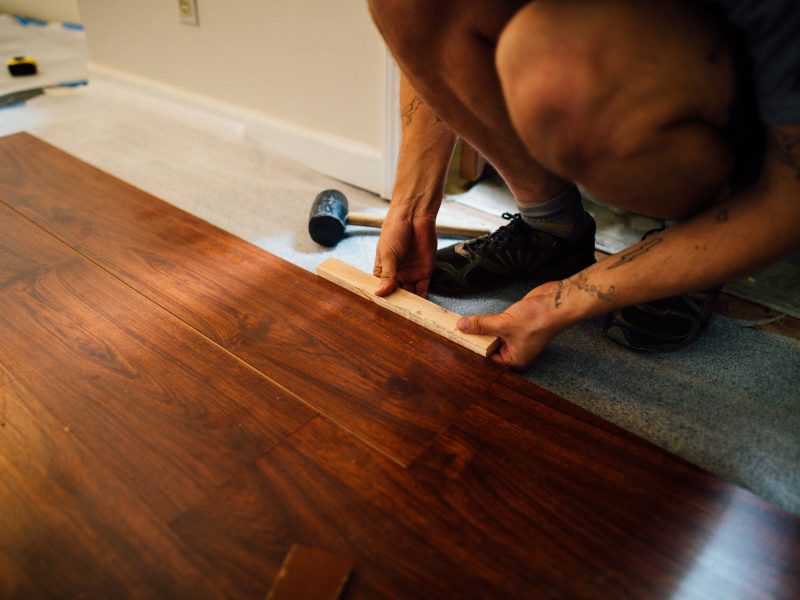 Comment poser du parquet stratifié sans faire d&rsquo;erreurs ?