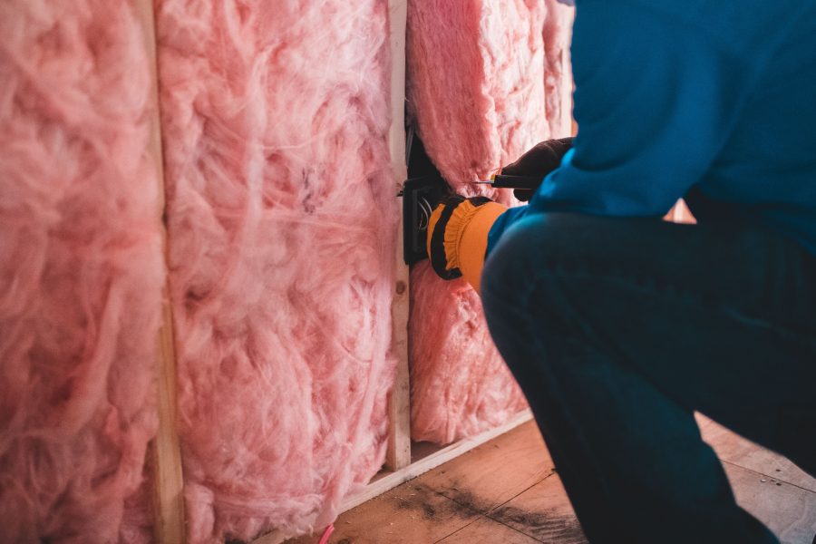 Comment isoler une porte de garage sans exploser son budget ?